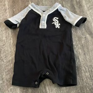 18m white Sox bodysuit